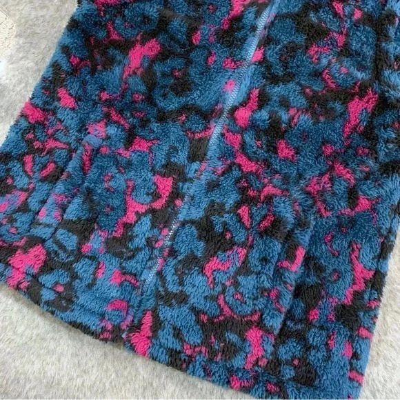 NWT Cozy Zip Up Vest - Picture 6 of 12